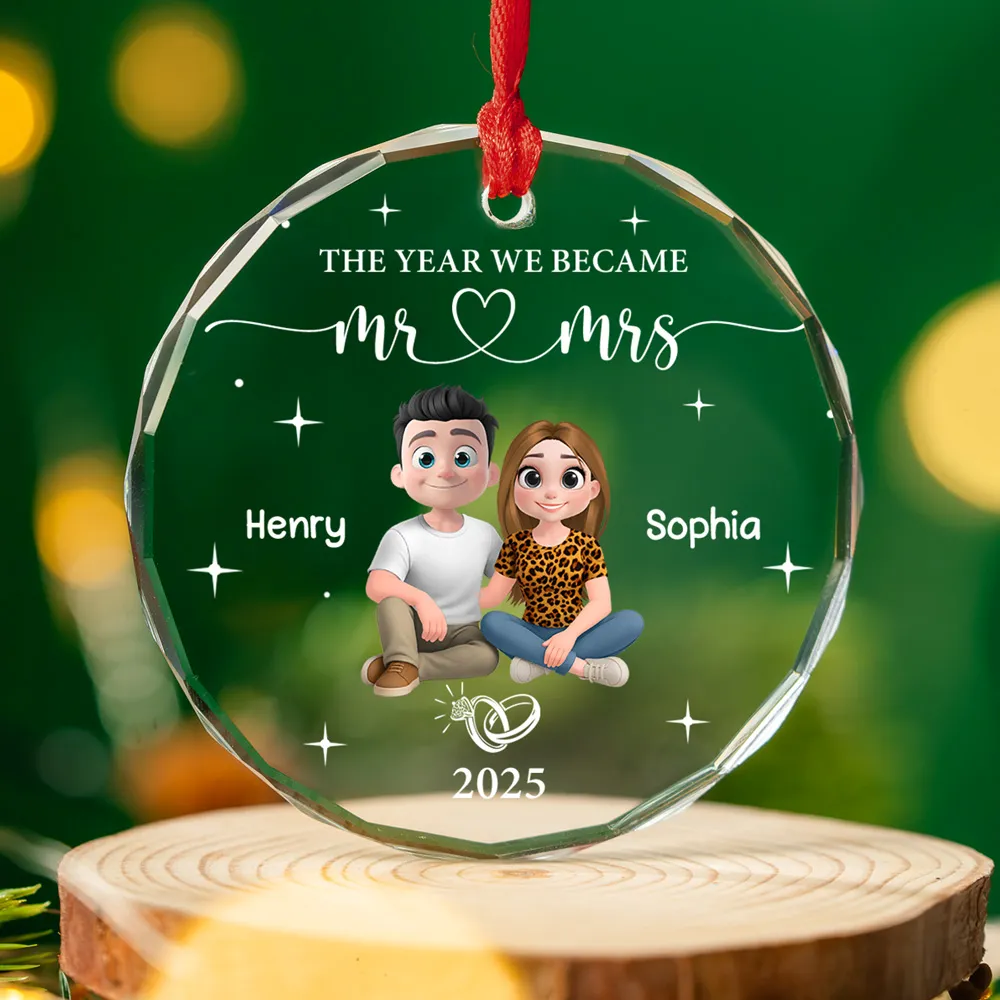 Mr ♥ Mrs Round Crystal Ornament with Seated Couple & Star Accents, Meaningful Anniversary Gift for Partner - Image 3
