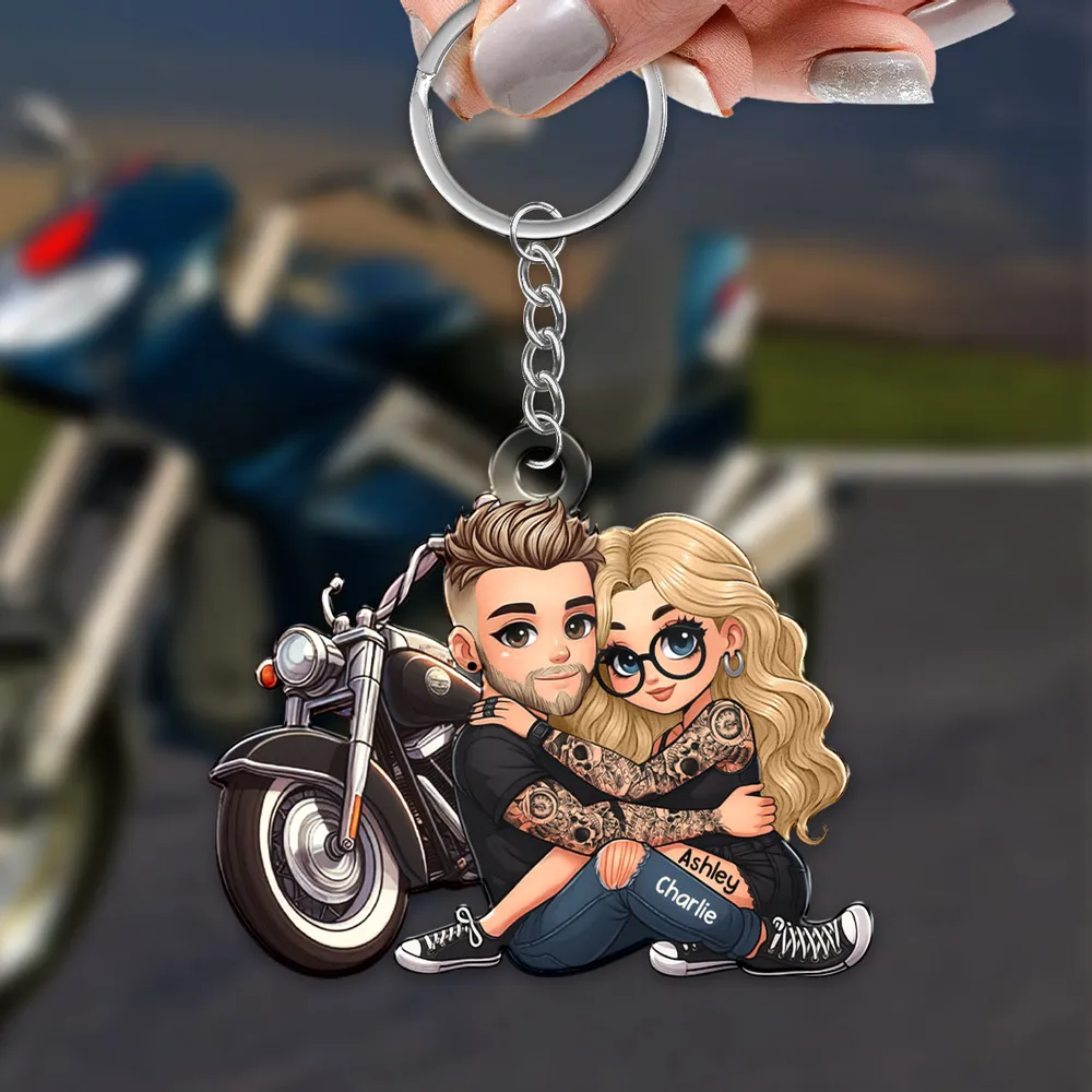 Acrylic Keychain with Couple and Motorcycle Design, High Clarity, Romantic Gift for Couples - Image 4