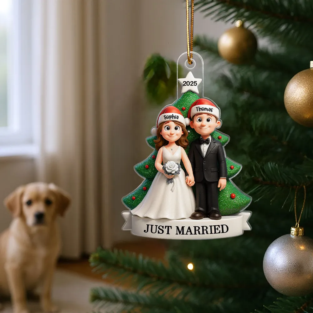 Acrylic Ornament with Newlywed Couple Design, Perfect Gift for First Christmas Together - Image 3