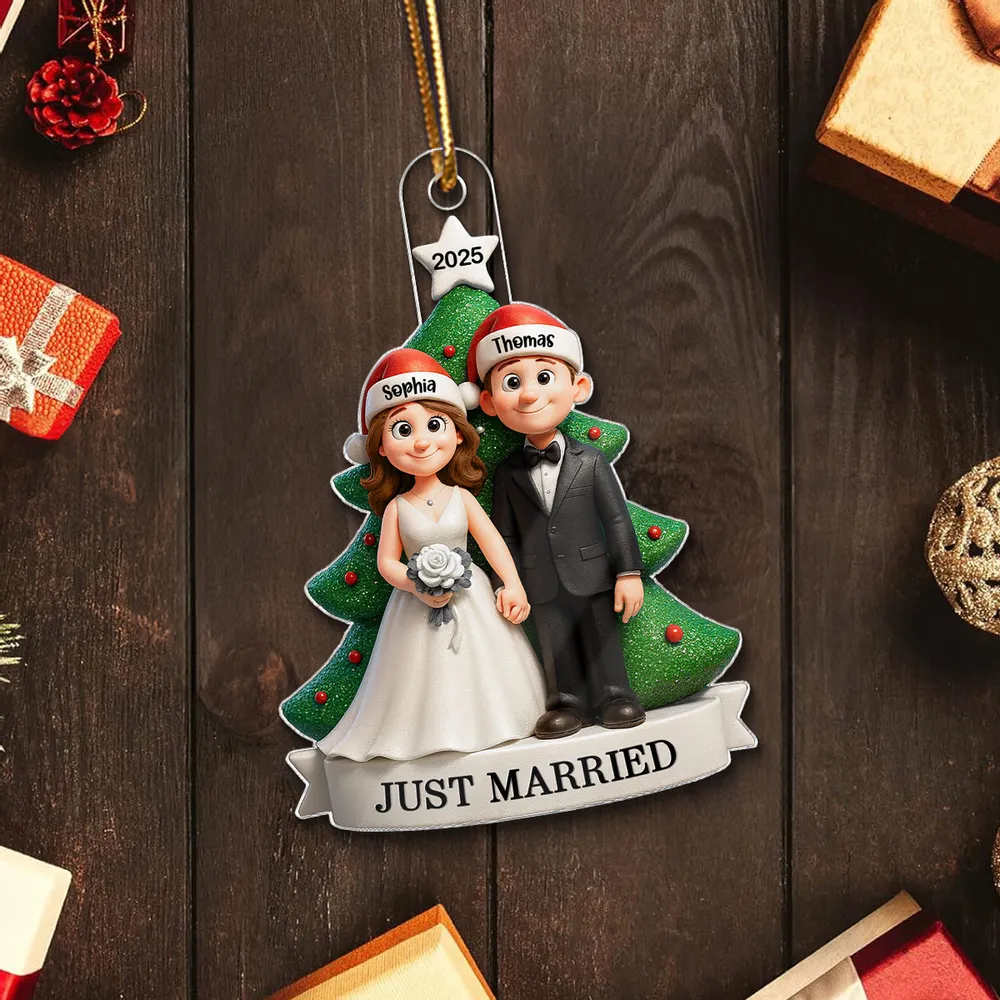 Acrylic Ornament with Newlywed Couple Design, Perfect Gift for First Christmas Together - Image 5