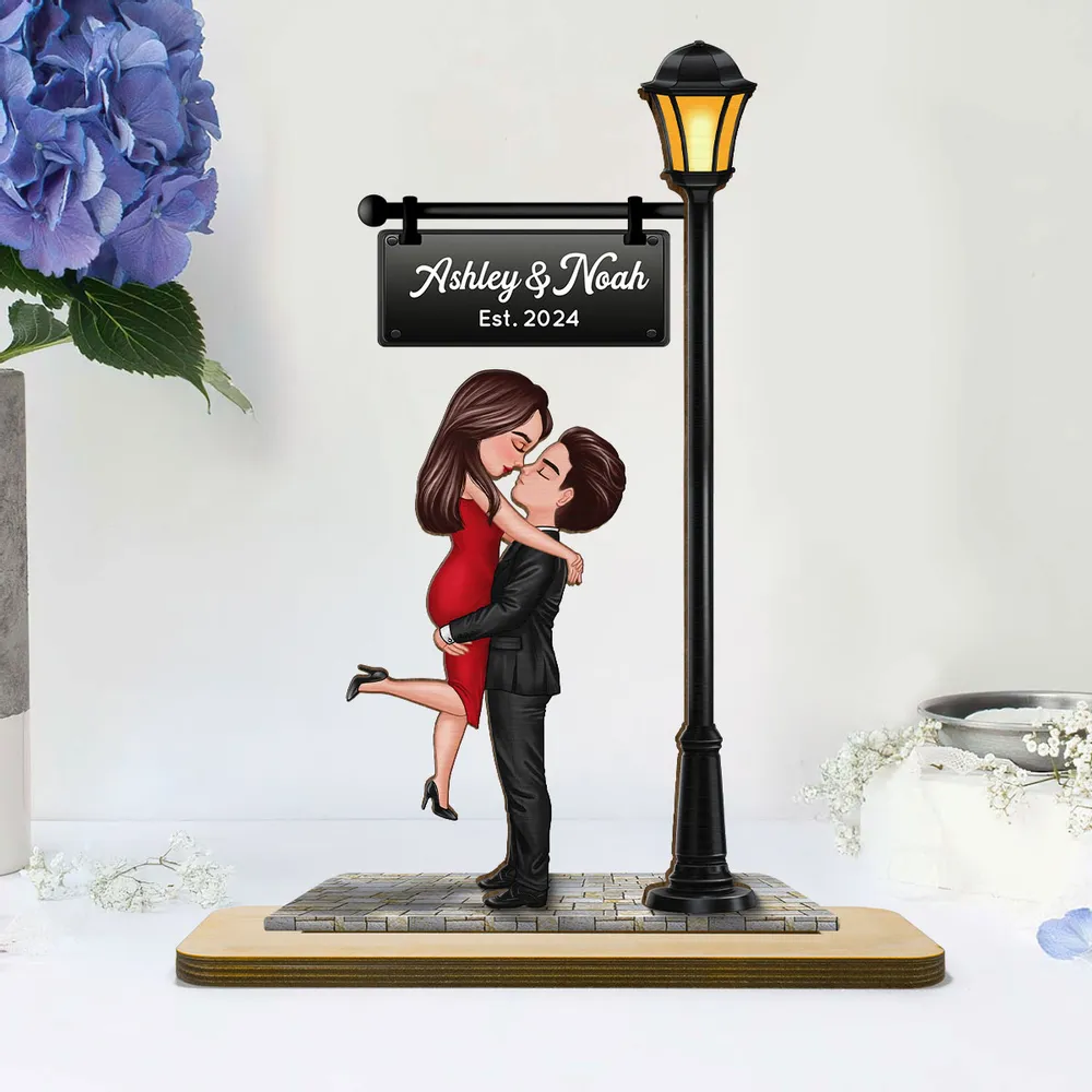 Romantic Couples Wooden Plaque – Hugging Under the Streetlight, Perfect Gift for Anniversary or Valentine’s Day - Image 5