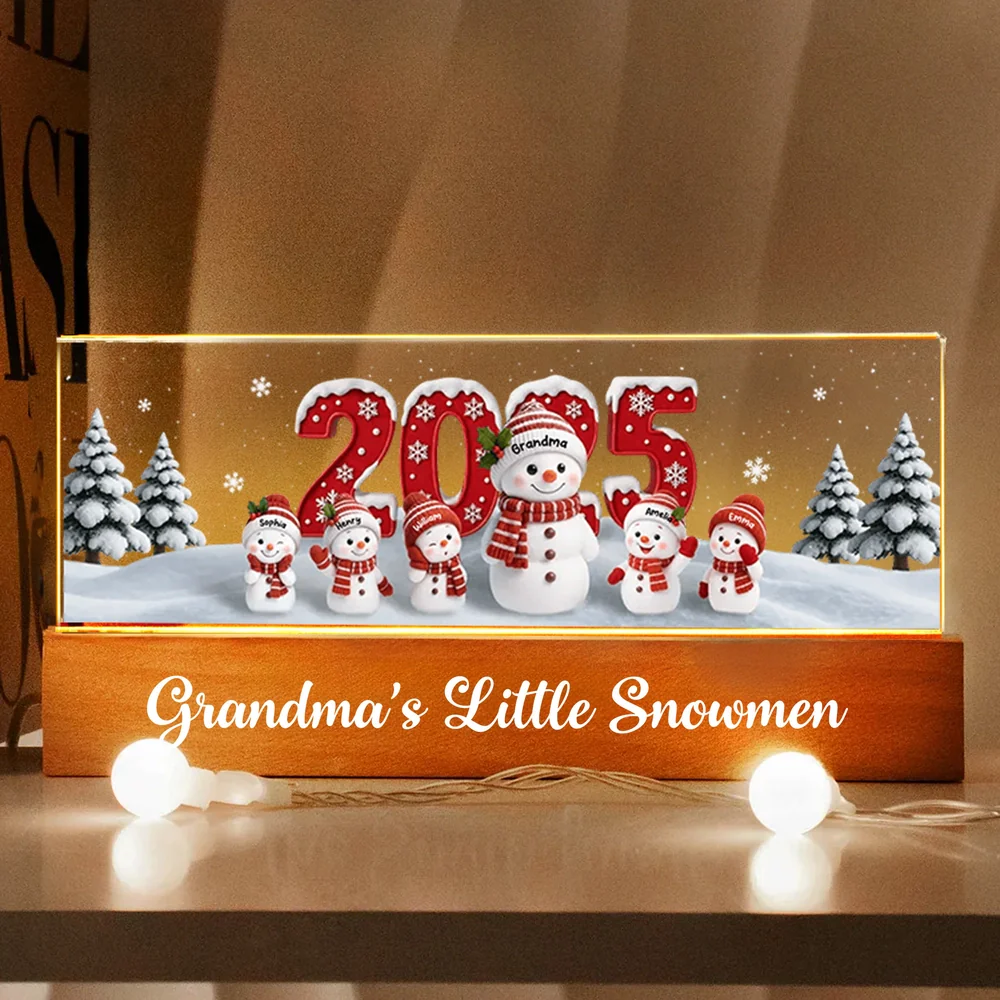 LED Light Plaque - Personalized Snowman Family for Grandma, cozy night light for Christmas, a unique heartfelt gift
