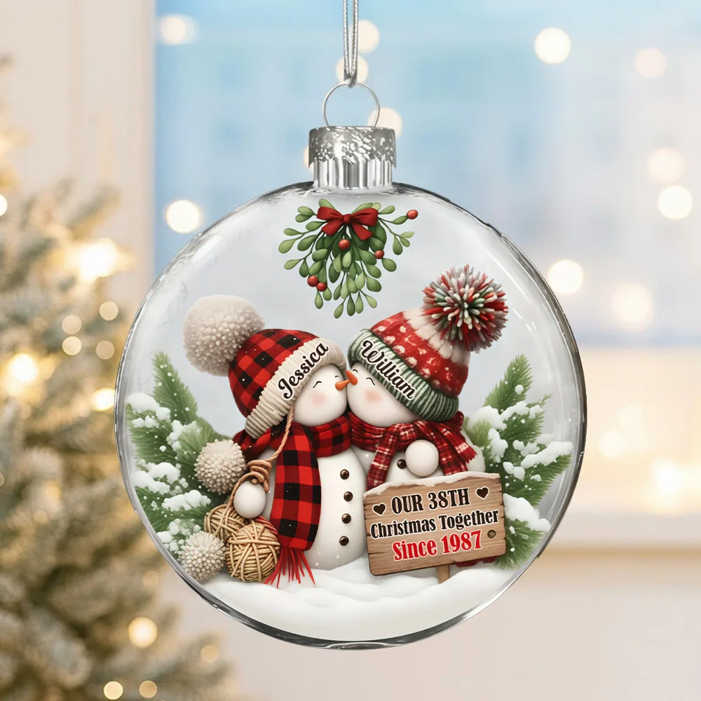 Personalized Acrylic Flat Ball Ornament for Couples – Cozy Snowman Design for Christmas Tree – Unique Romantic Gift to Celebrate Your Love