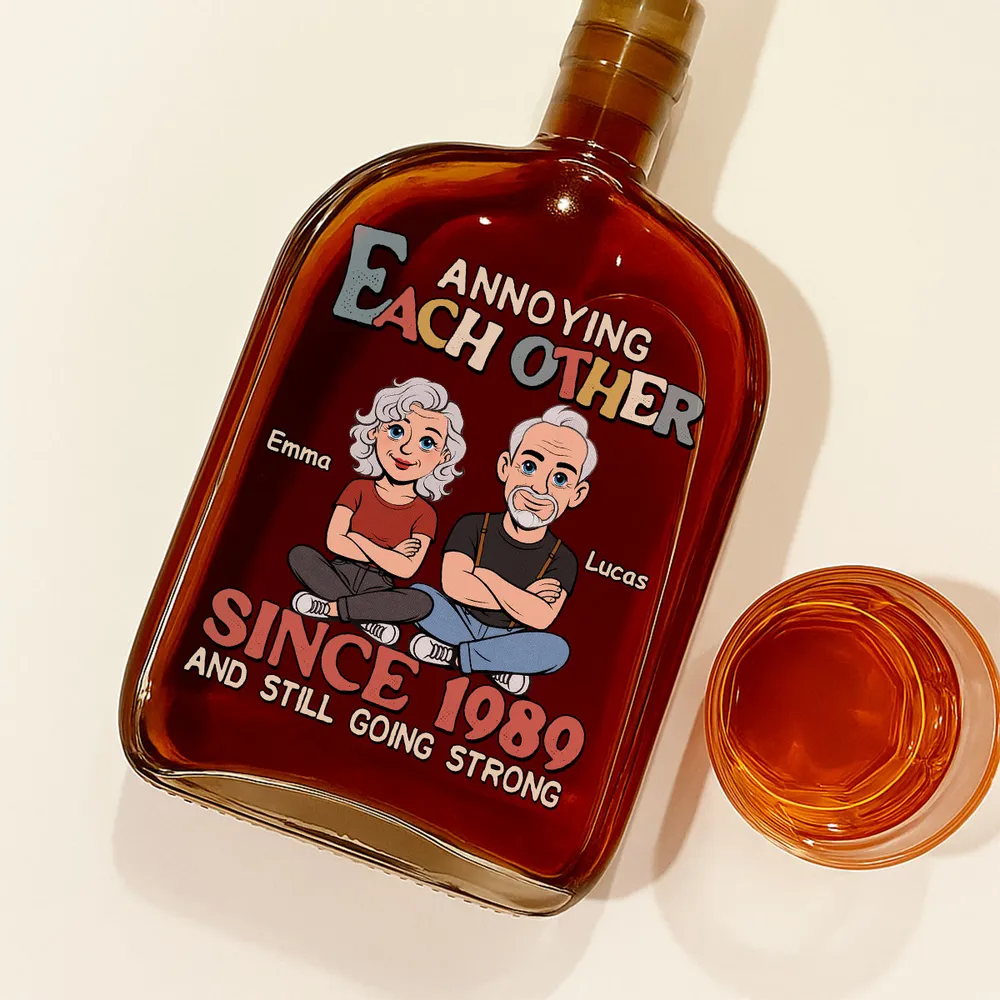 Personalized Glass Spirits Decanter with Funny Couple Cartoon for Home Bar Display, Unique Gift for Husband or Wife - Image 2