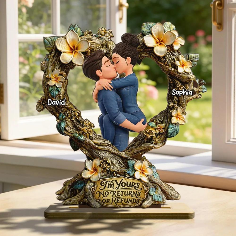 Personalized Kissing Couple Wooden Plaque - Romantic Floral Heart Gift for Anniversary