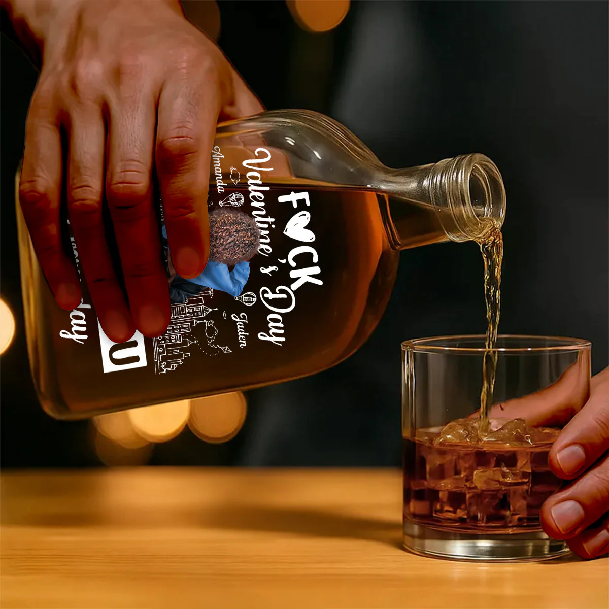 Personalized Glass Spirits Decanter With Couple Hugging Illustration, City Sketch & I Love You Every day, Unique Romantic Gift - Image 2