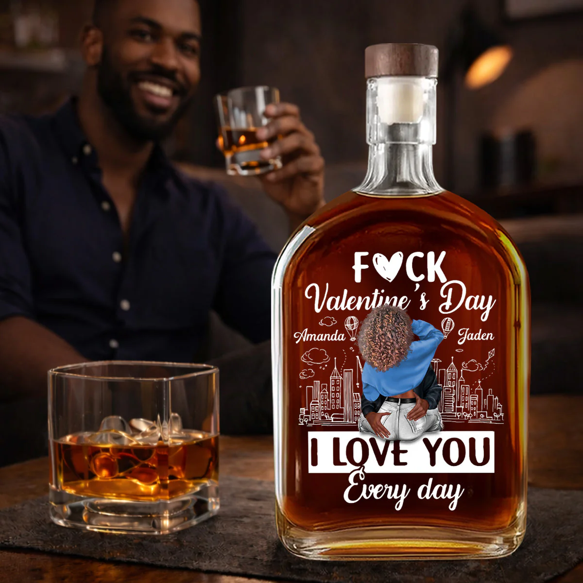 Personalized Glass Spirits Decanter With Couple Hugging Illustration, City Sketch & I Love You Every day, Unique Romantic Gift - Image 3