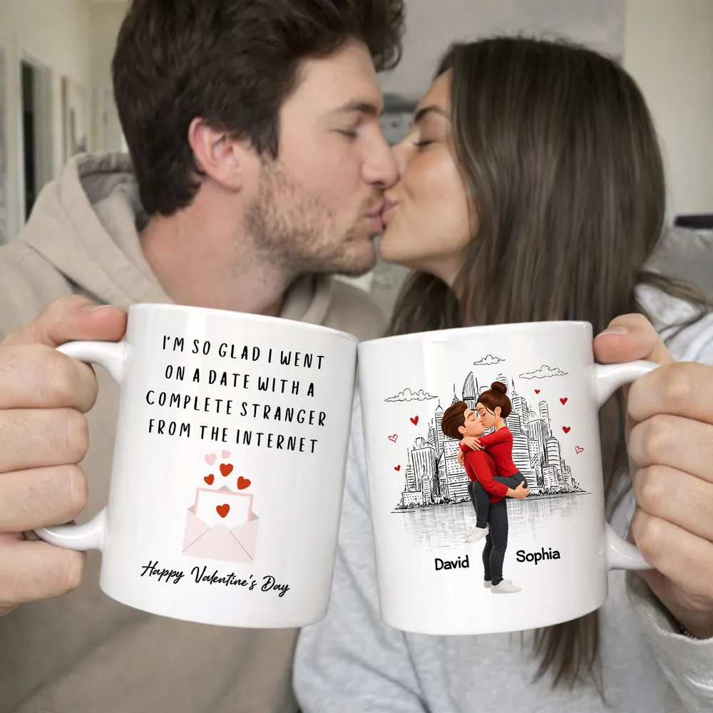 Personalized White Ceramic Mug, Kissing Couple City Sketch for Valentine's Day, Unique Romantic Gift for Girlfriend or Wife - Image 3