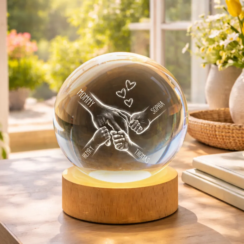 Globe Lamp Personalized for Mom, Hand-in-Hand Family Design with Hearts, Warm Night Light, Unique Mother's Day Gift - Image 3