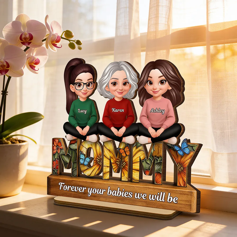 Personalized 2-Layer Wooden Plaque Mom Sign With Butterfly Art, Cute Cartoon Women Sitting, Unique Mother's Day Gift - Image 2