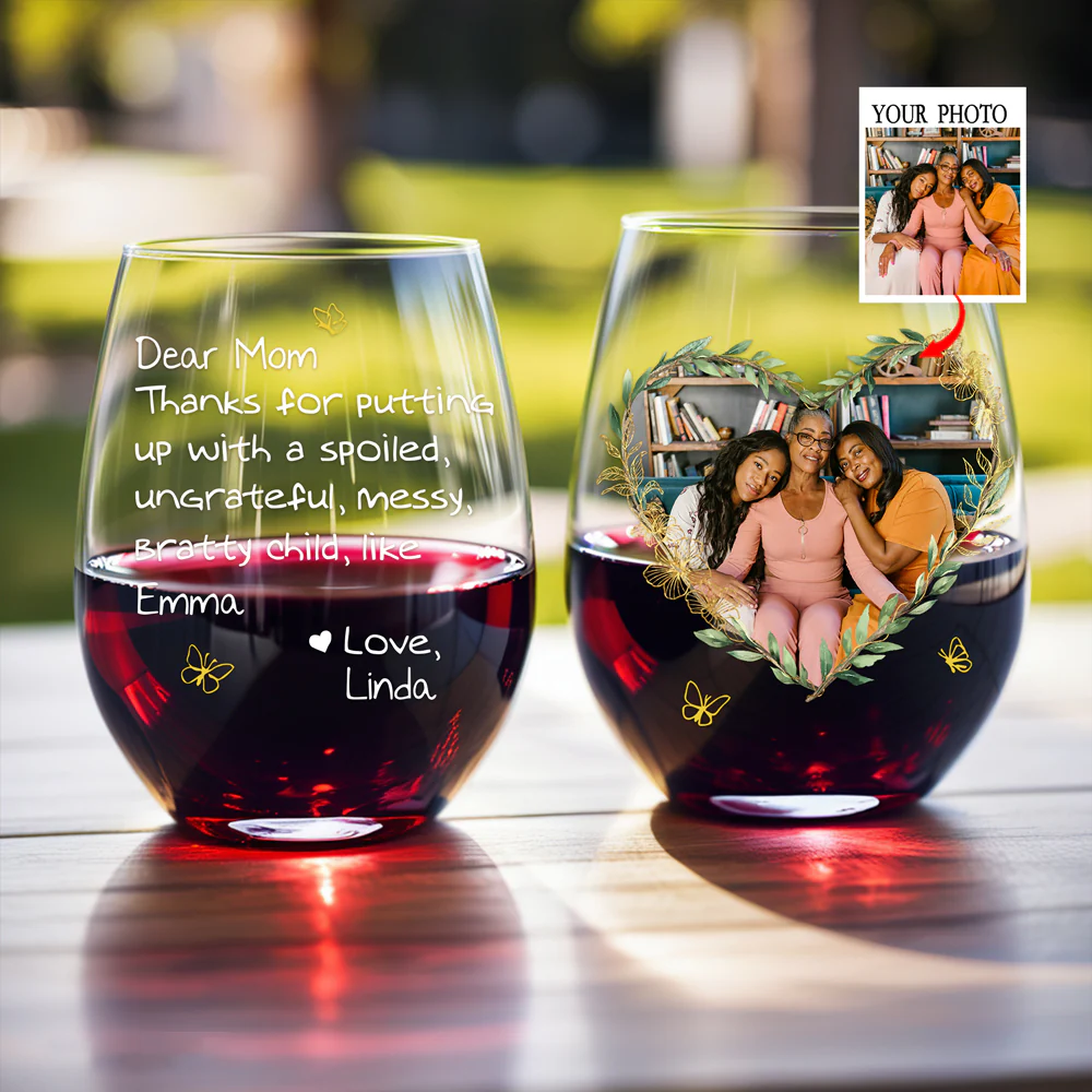 Dear Mom, Thanks for Putting Up with Me – Funny and Personalized Wine Glass with Heart-Shaped Photo, Customizable with Names, Perfect Gift for Mother’s Day or Family Celebration - Image 3