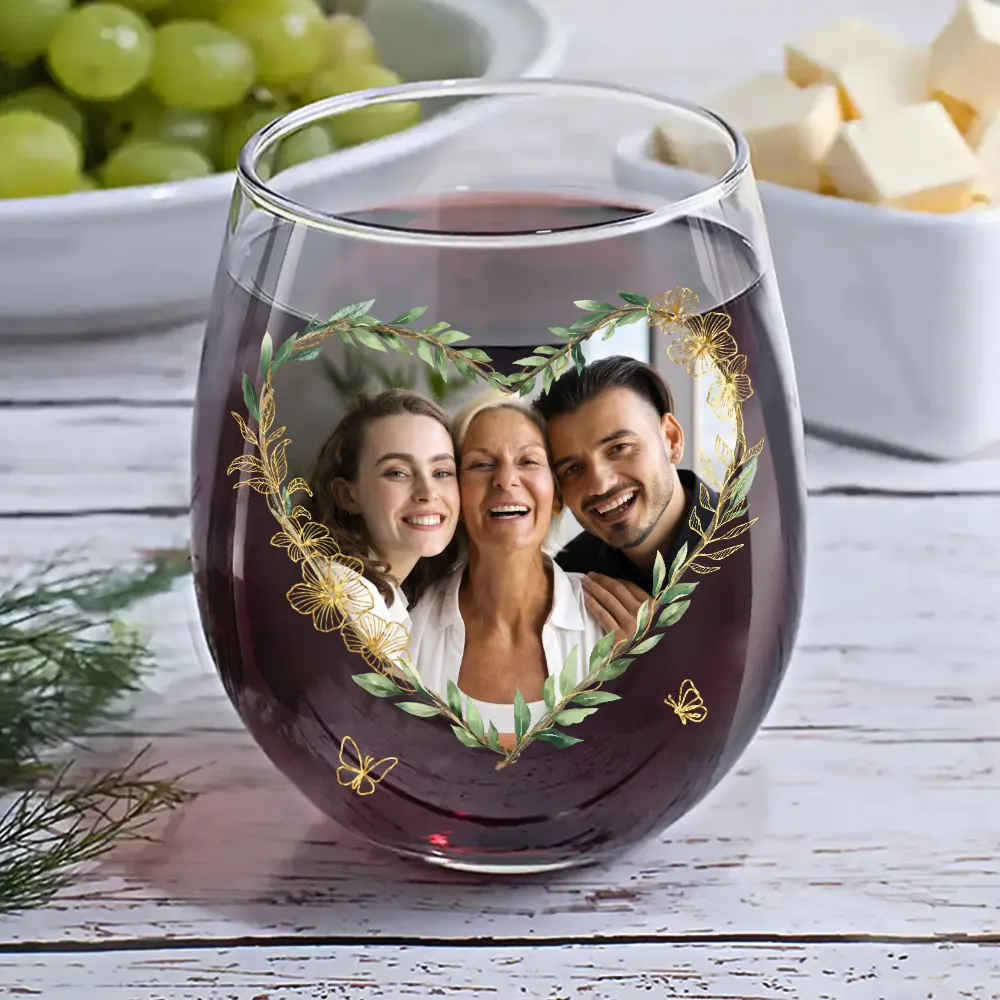 Dear Mom, Thanks for Putting Up with Me – Funny and Personalized Wine Glass with Heart-Shaped Photo, Customizable with Names, Perfect Gift for Mother’s Day or Family Celebration - Image 9