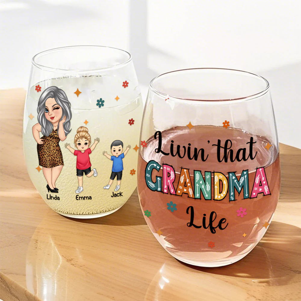 Living That Grandma Life – Custom Wine Glass with Grandma Illustration and Grandkids' Names, Perfect Mother's Day Gift - Image 2