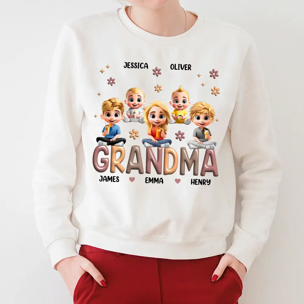 Personalized Family T-Shirt for Grandma with Children's Names - Image 2